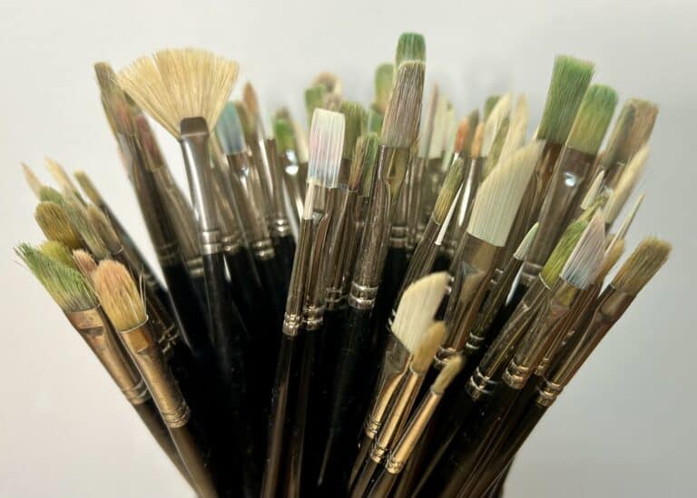 7 Best Brushes for Oil Painting; Top Picks for 2023